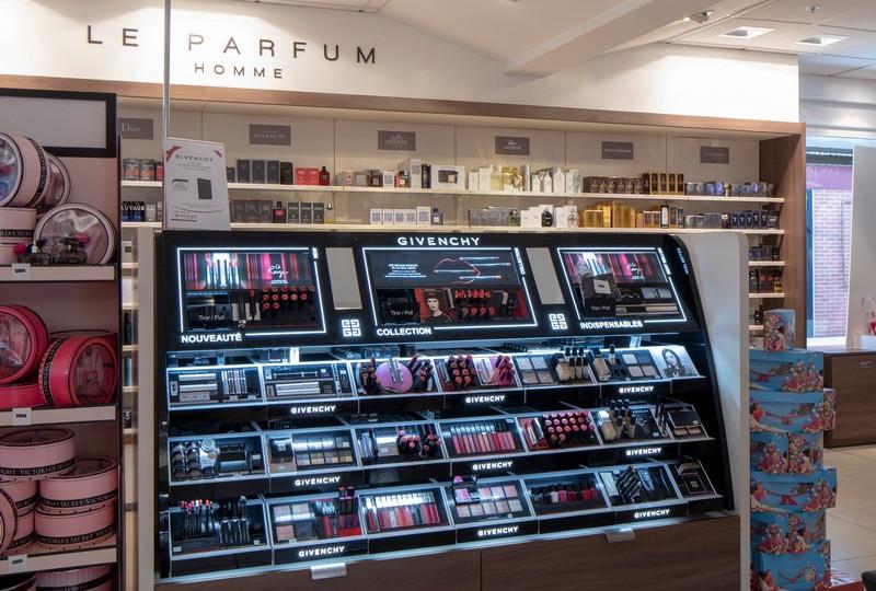 GIVENCHY PARIS DÉSORMAIS DISPONIBLE À LOMÉ CHEZ MAGNYFEE PARFUMERIE 6